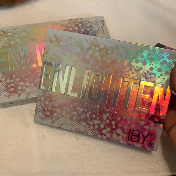 IBY Beauty Enlighten eyeshadow palette - Picture 2 of 5